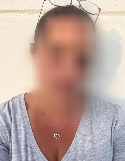 Lucia, 33