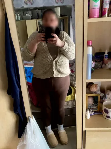 Manuela, 39