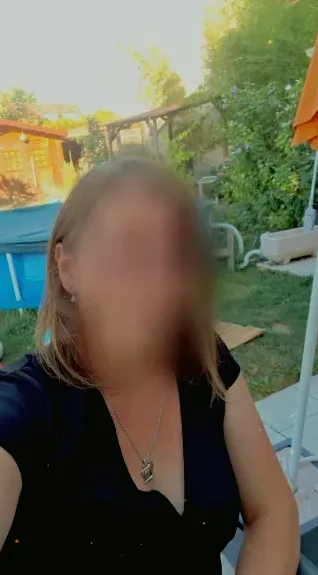 Melanie, 37