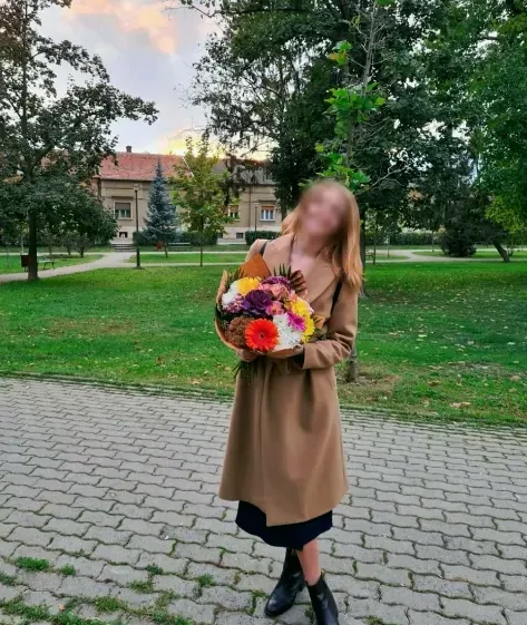 Neele, 35