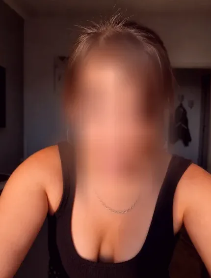 Nicole, 34