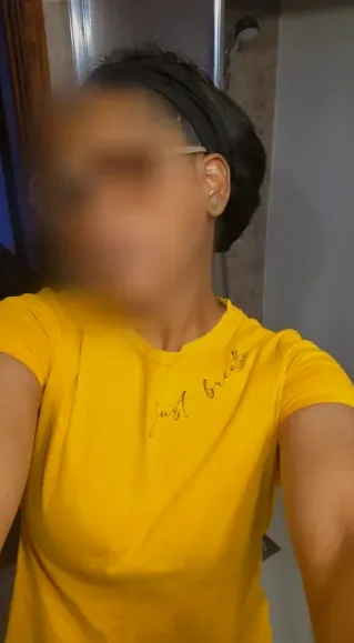 Sandra, 39