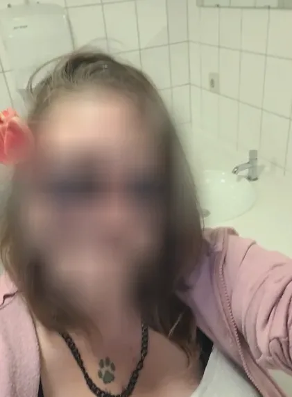 Sina, 33