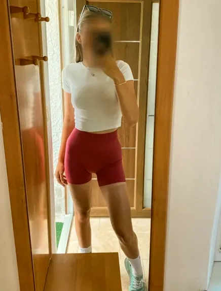 Vanessa, 27